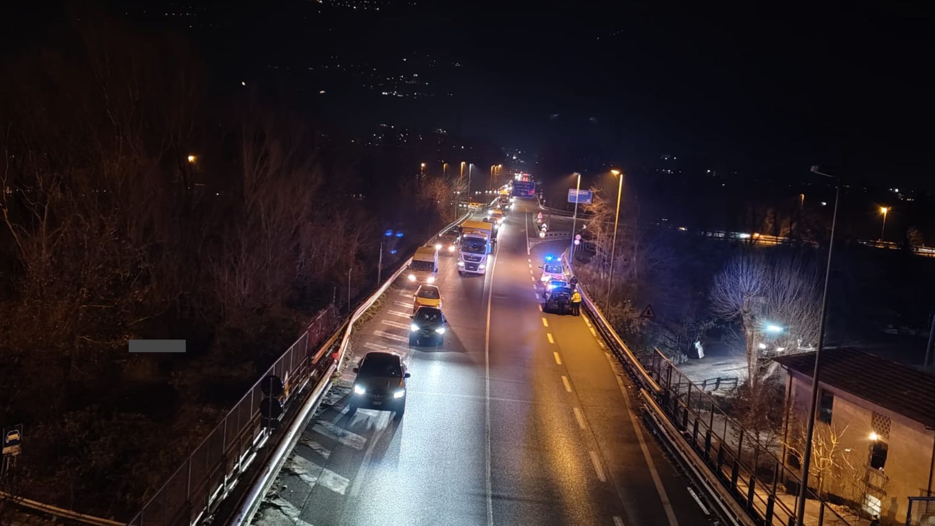 Scontro fra più veicoli e traffico in tilt